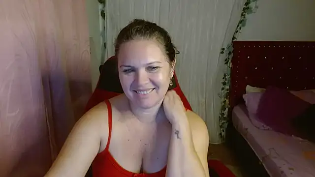 Snapshot of helenca43 chatting on November 13, 2025, 8:51 am helenca43 online show from November 13, 2025, 8:51 am