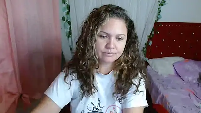 Snapshot of helenca43 chatting on November 18, 2025, 8:39 am helenca43 online show from November 18, 2025, 8:39 am