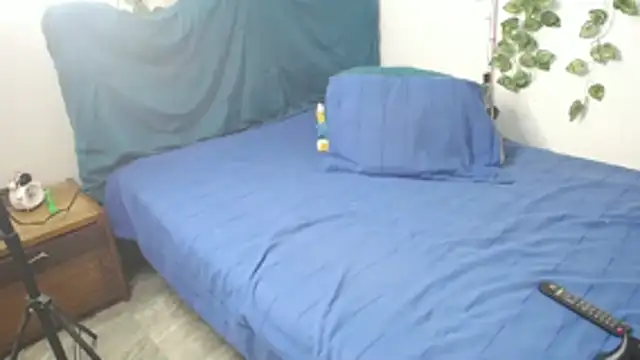 DominaLeona online show from October 19, 2025, 9:06 pm