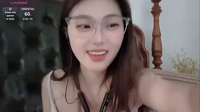 Snapshot of Sweet-Angel999 chatting on July 12, 2026, 8:26 am Sweet-Angel999 online show from July 12, 2026, 8:26 am