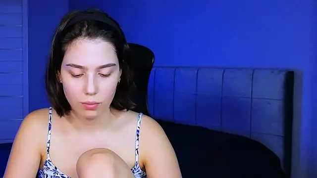 Stacy Gonzales  online show from September 17, 2025, 11:34 am