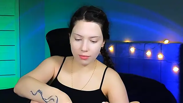 Stacy Gonzales  online show from February 4, 2025, 9:38 am