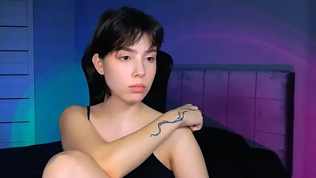 Stacy Gonzales  online show from November 12, 2025, 12:09 pm