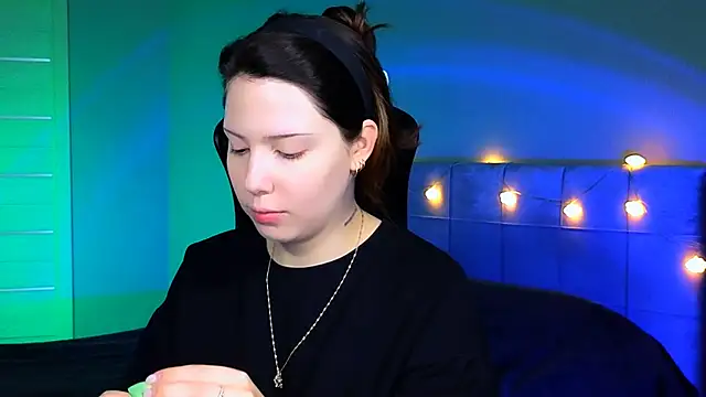 Stacy Gonzales  online show from February 13, 2025, 6:41 am