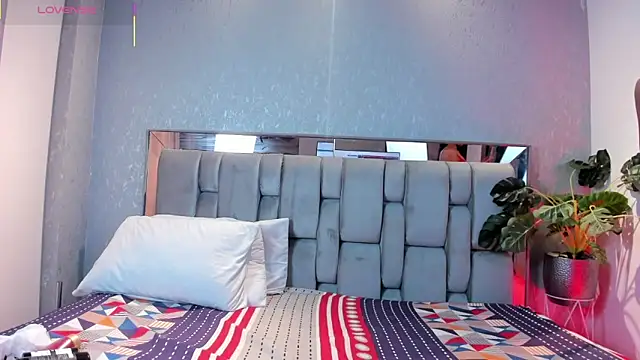 RoseTaylor   online show from February 18, 2026, 4:54 am