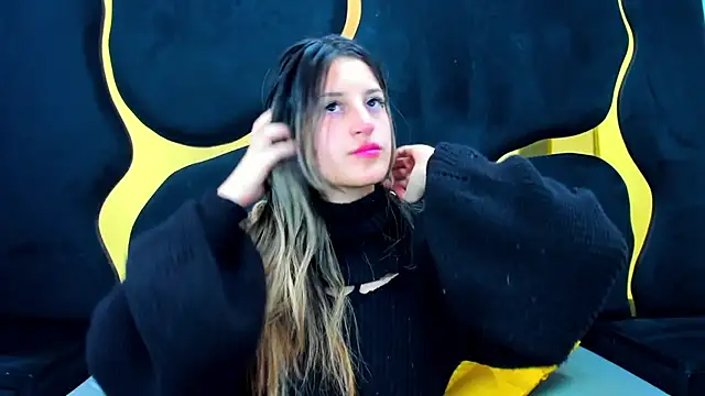 GiaRoussel online show from December 15, 2025, 4:35 pm