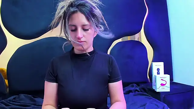 GiaRoussel online show from October 11, 2025, 3:57 pm