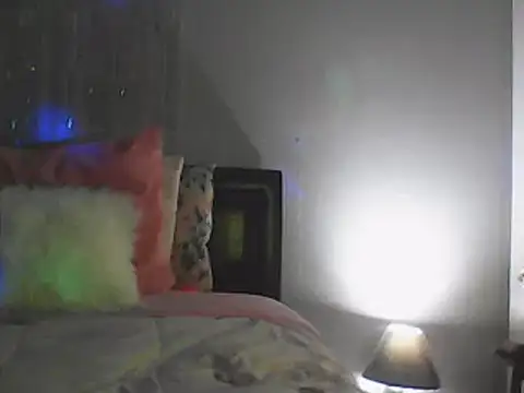 Snapshot of YourFaceMyThrone27 chatting on February 19, 2025, 1:18 am YourFaceMyThrone27 online show from February 19, 2025, 1:18 am