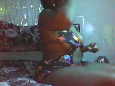 Snapshot of YourFaceMyThrone27 chatting on January 1, 2025, 11:40 pm YourFaceMyThrone27 online show from January 1, 2025, 11:40 pm