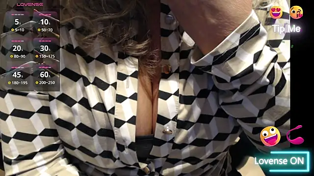 Snapshot of JenniLowen chatting on March 4, 2026, 9:17 am JenniLowen online show from March 4, 2026, 9:17 am