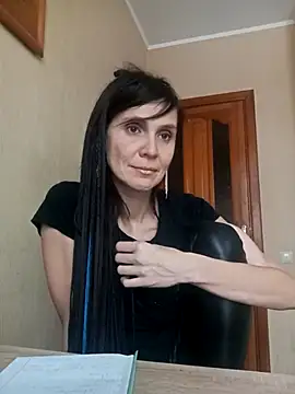 Francenia lolis online show from February 25, 2026, 9:09 am