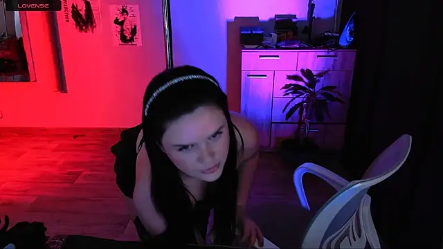 Lora Cain online show from July 21, 2026, 2:40 pm