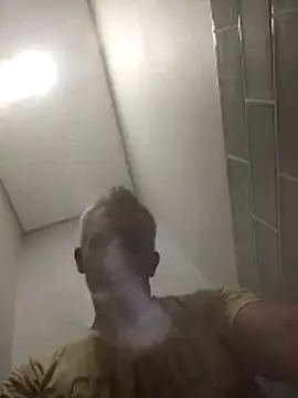 Snapshot of NICJOHNS chatting on February 5, 2026, 5:20 pm NICJOHNS online show from February 5, 2026, 5:20 pm