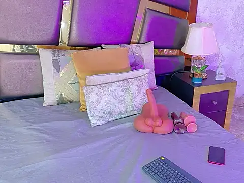 AlejandraLeroy online show from September 30, 2025, 4:29 am