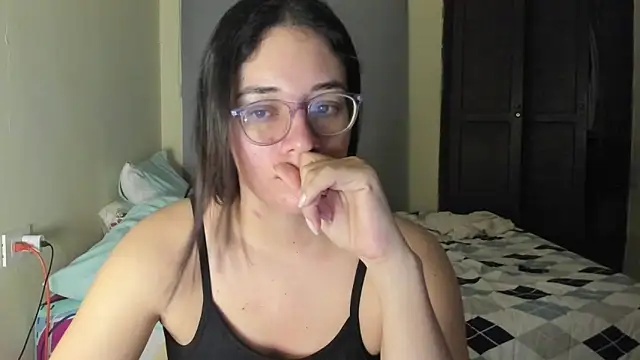 Snapshot of atenas_05_ chatting on June 14, 2026, 6:03 am atenas 05 online show from June 14, 2026, 6:03 am