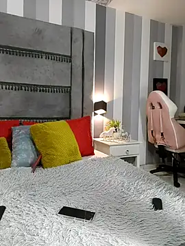 Julianewell online show from December 3, 2025, 12:26 pm