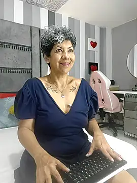 Snapshot of Julianewell chatting on November 12, 2025, 12:09 pm Julianewell online show from November 12, 2025, 12:09 pm