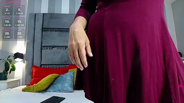 Snapshot of Julianewell chatting on October 14, 2025, 1:01 pm Julianewell online show from October 14, 2025, 1:01 pm