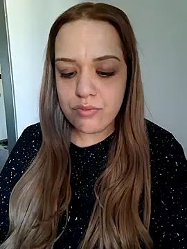 cansuozell online show from October 13, 2025, 12:40 pm