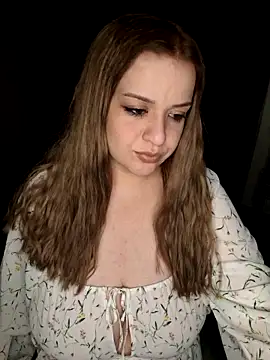 cansuozell online show from October 29, 2025, 3:33 pm