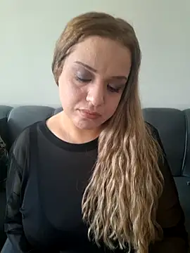 cansuozell online show from October 26, 2025, 1:11 pm