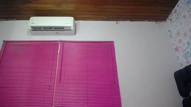 KOURTNEY-- online show from October 7, 2025, 2:34 am