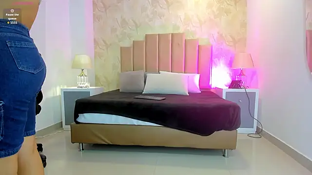  Peach1  online show from November 5, 2025, 1:47 pm