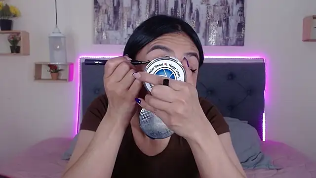 Snapshot of mia_aira chatting on November 3, 2025, 3:15 pm mia aira online show from November 3, 2025, 3:15 pm