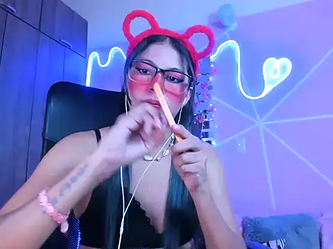  ALLYSON18  online show from February 26, 2025, 3:21 pm