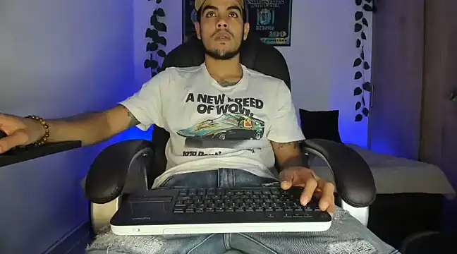 Snapshot of mikee_scooth chatting on March 15, 2025, 12:25 am mikee scooth online show from March 15, 2025, 12:25 am