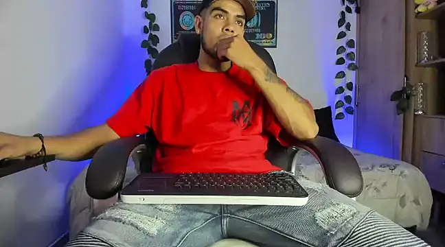 Snapshot of mikee_scooth chatting on February 26, 2025, 1:25 am mikee scooth online show from February 26, 2025, 1:25 am