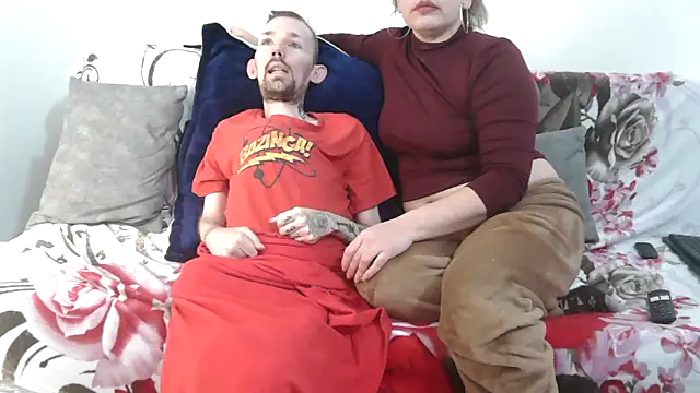 Sophia and Thomas online show from December 5, 2025, 8:17 pm