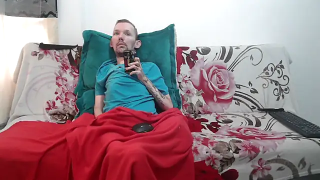 Sophia and Thomas online show from May 4, 2026, 8:55 pm