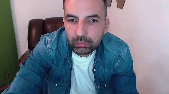 Snapshot of Leo_1617 chatting on March 11, 2025, 4:51 pm Leo 1617 online show from March 11, 2025, 4:51 pm