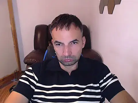 Snapshot of Leo_1617 chatting on September 14, 2025, 5:08 am Leo 1617 online show from September 14, 2025, 5:08 am