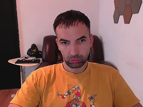 Snapshot of Leo_1617 chatting on October 15, 2025, 10:45 am Leo 1617 online show from October 15, 2025, 10:45 am