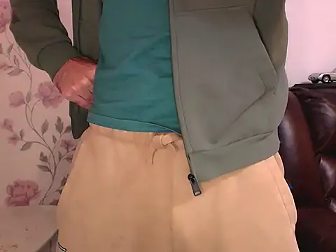 Snapshot of Leo_1617 chatting on November 19, 2025, 11:32 am Leo 1617 online show from November 19, 2025, 11:32 am