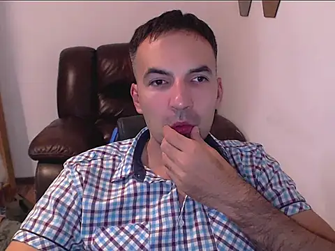 Snapshot of Leo_1617 chatting on September 8, 2025, 9:25 pm Leo 1617 online show from September 8, 2025, 9:25 pm