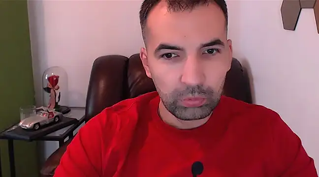 Snapshot of Leo_1617 chatting on December 19, 2024, 11:07 am Leo 1617 online show from December 19, 2024, 11:07 am
