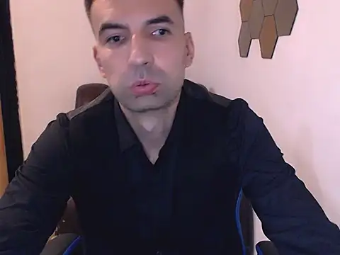Snapshot of Leo_1617 chatting on October 9, 2025, 5:35 pm Leo 1617 online show from October 9, 2025, 5:35 pm