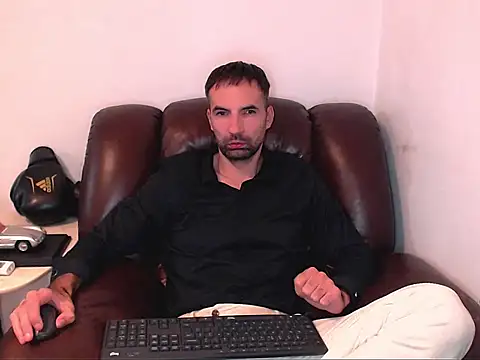 Snapshot of Leo_1617 chatting on October 19, 2025, 4:32 pm Leo 1617 online show from October 19, 2025, 4:32 pm