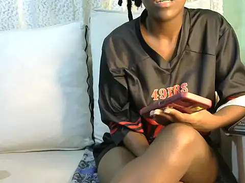 Caryyyl online show from November 7, 2025, 7:13 am