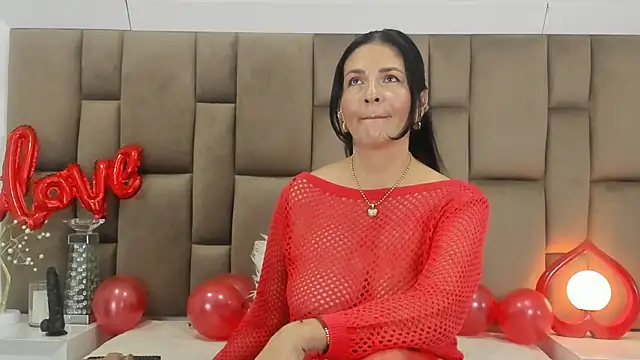 AlizonMoreti online show from February 17, 2025, 1:44 pm