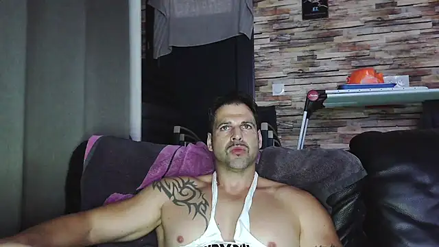 XxBigboybandxX online show from November 15, 2025, 4:11 pm