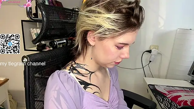 Snapshot of EngelAlman chatting on February 3, 2026, 6:22 am EngelAlman online show from February 3, 2026, 6:22 am