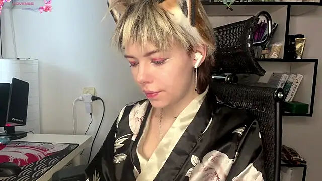 Snapshot of EngelAlman chatting on February 13, 2026, 7:19 am EngelAlman online show from February 13, 2026, 7:19 am