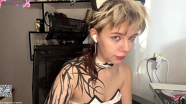 Snapshot of EngelAlman chatting on February 11, 2026, 6:57 am EngelAlman online show from February 11, 2026, 6:57 am