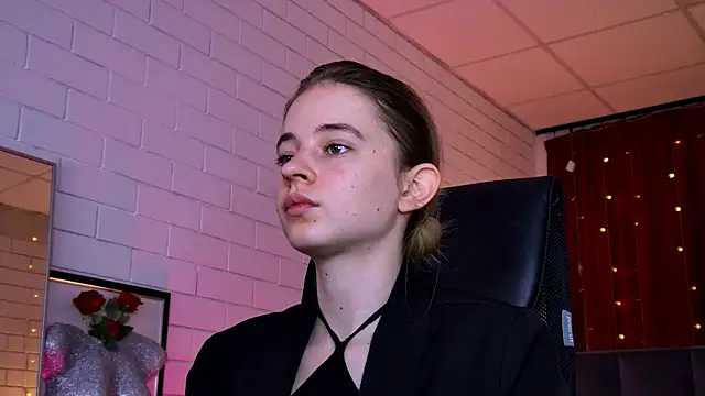 Snapshot of TinaDavil chatting on February 8, 2026, 1:09 pm TinaDavil online show from February 8, 2026, 1:09 pm