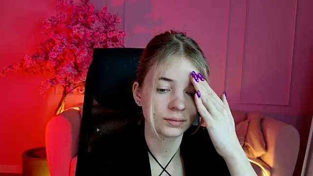 TinaDavil online show from December 2, 2025, 9:11 am