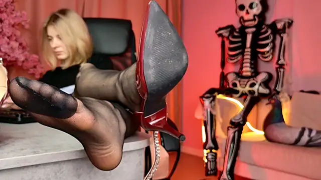 Snapshot of TinaDavil chatting on October 21, 2025, 10:47 am TinaDavil online show from October 21, 2025, 10:47 am